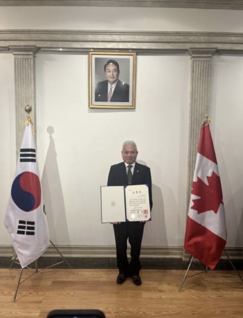 의장(대통령) 표창 김진웅 (자문위원, 공공외교분과 )